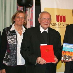 Überreichung der Festschrift an Bischof Aichern (8.12.2013)