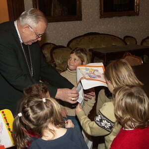Kinder zu Besuch im Bischofshof (2004)
