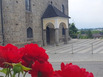 Kirche Haupteingang / Pfarre St. Georgen/Gusen